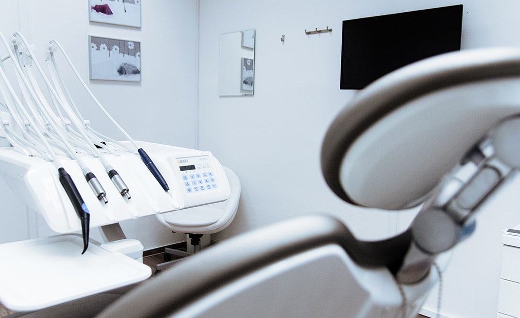 横浜の矯正歯科の名医が、矯正治療に失敗しないために知っておくべきことについて解説します。