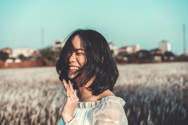 横浜マウスピース矯正歯科が解説。インビザライン中の食事、何に気をつければいい？NGと注意点まとめ