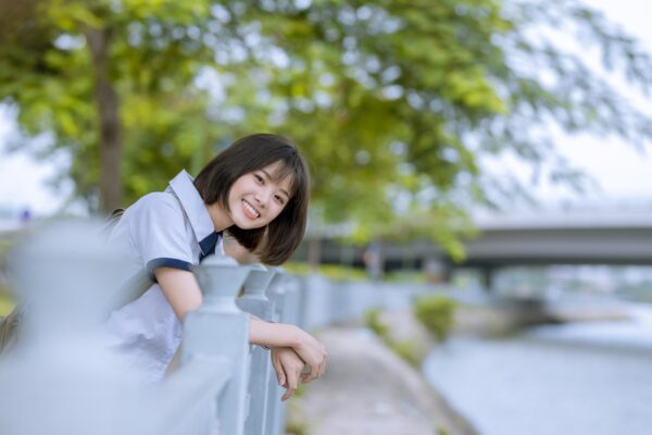 横浜マウスピース矯正歯科が解説。インビザラインは痛い？ワイヤー矯正と比べた痛みのリアルと対処法